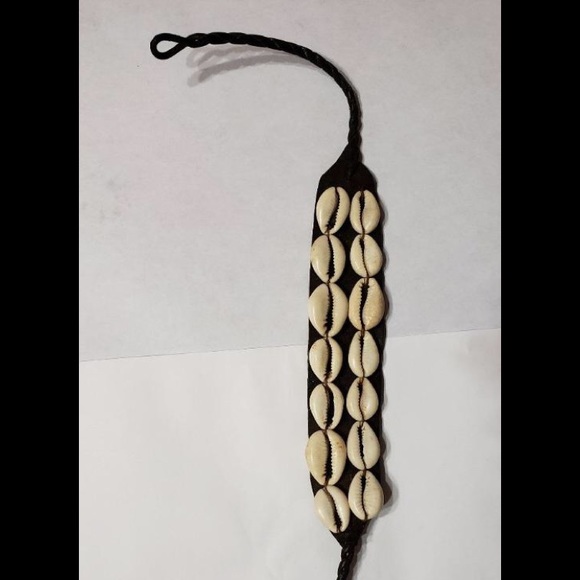 Cowrie shell choker necklace - Picture 2 of 2